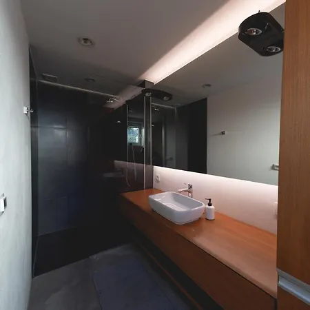Luxury Center W Ac & Balcony Apartmán