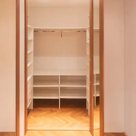 Luxury City Center Apt W Ac & Balcony *
