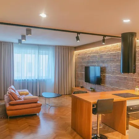 Apartment Luxury City Center Apt W Ac & Balcony *